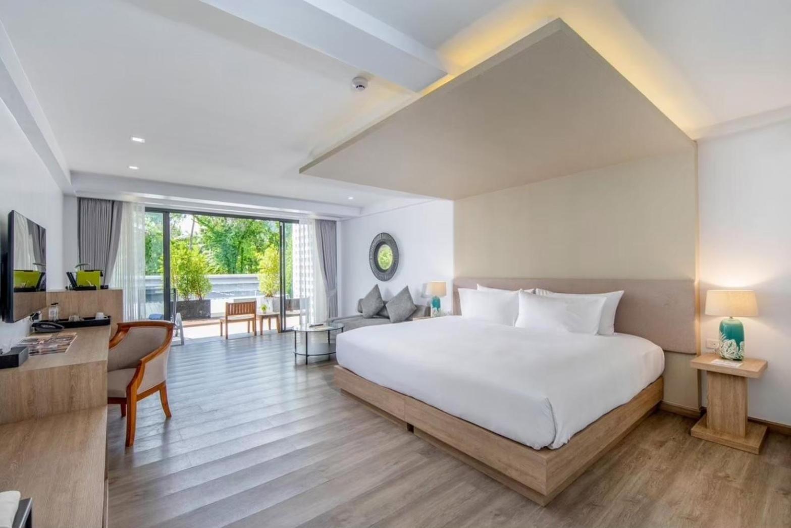 Anona Beachfront Phuket Resort-Sha Extra Plus Patong Exteriör bild